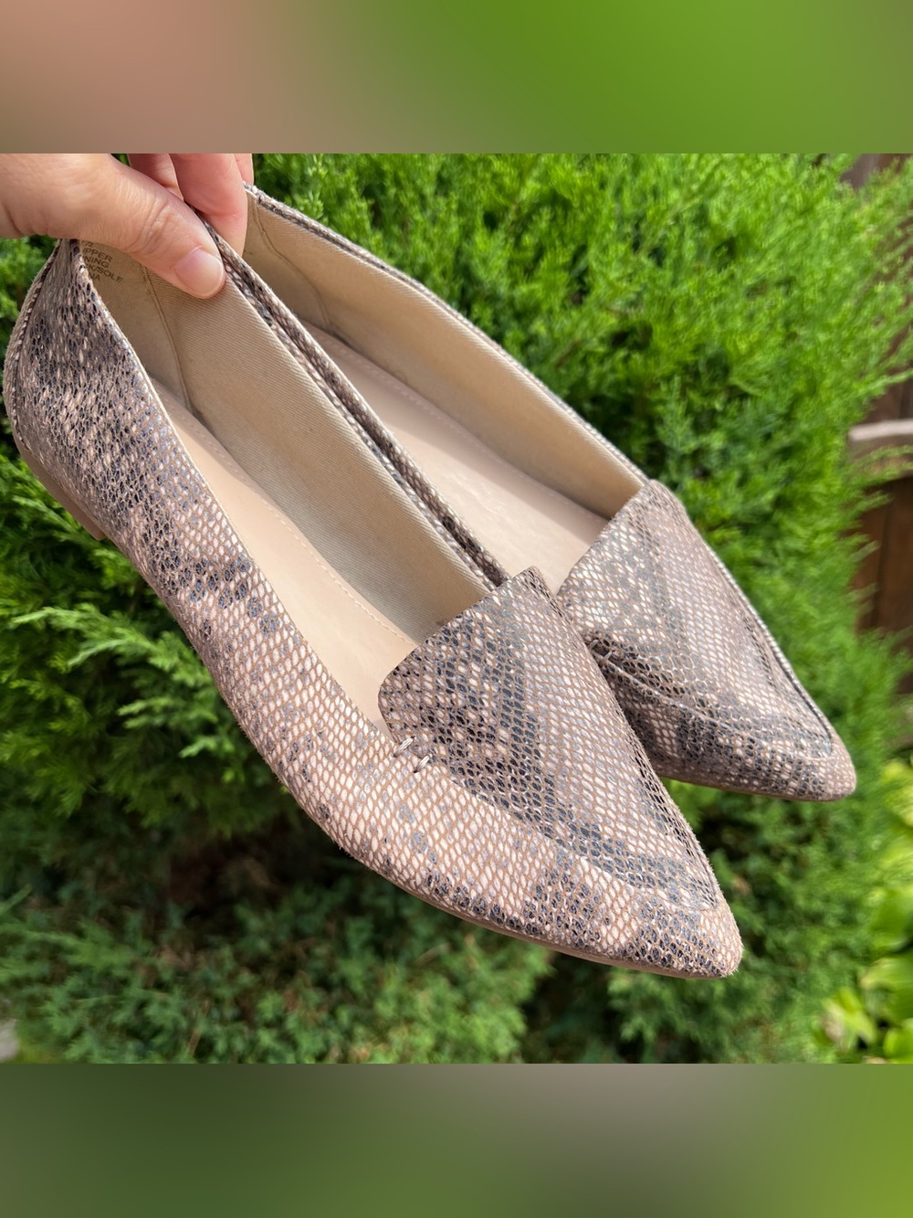 NEW Essex Lane Women’s Pointed Flats Shoes Size 7 Faux Snakeskin Leather Slip On
